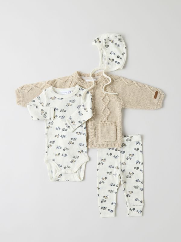 Nbmwang offwhite ullbody m/traktorer