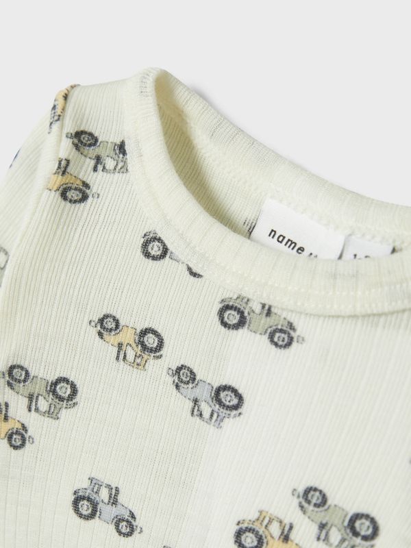 Nbmwang offwhite ullbody m/traktorer