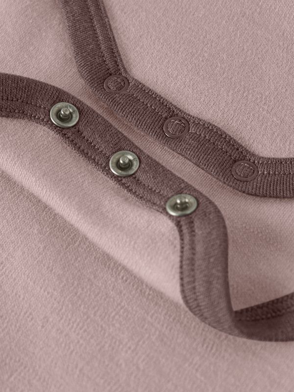 Nbfwillow gammelrosa ullbody m/blomster